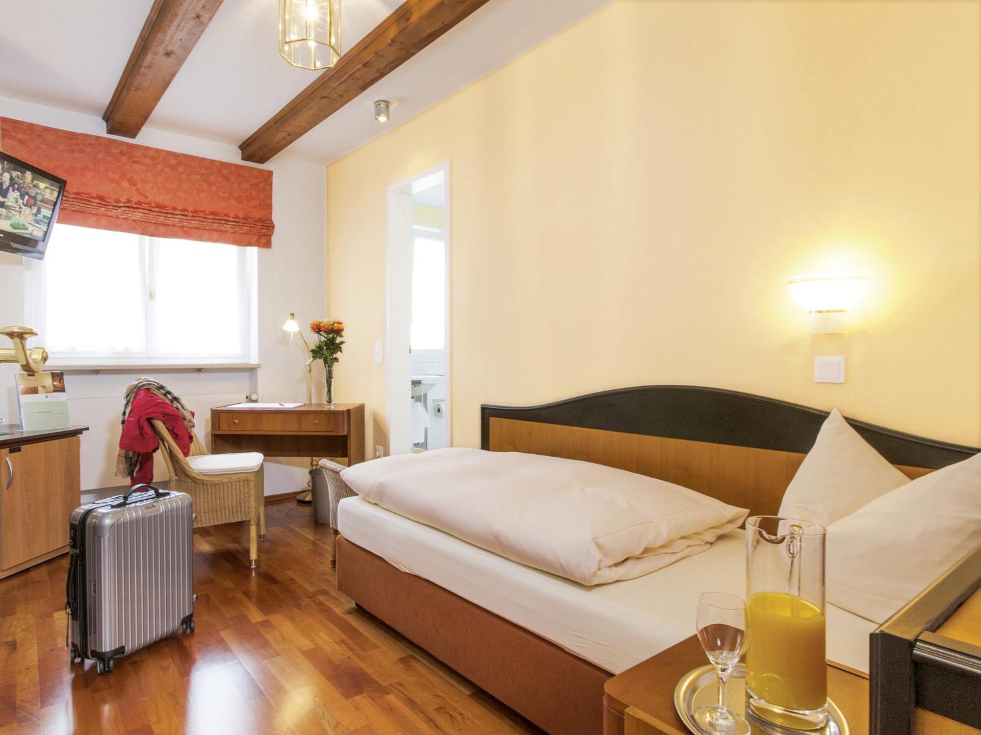 Hotel Muenchner Hof Und Blauer Turm เรเกนส์บวร์ก ภายนอก รูปภาพ